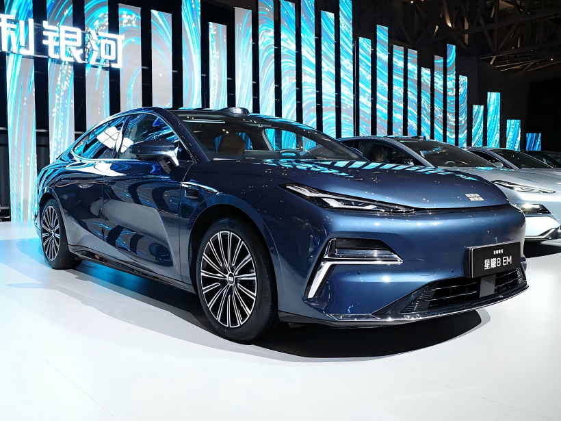 Geely Galaxy xingyao 8 em, suur em-p hübriidiga PHEV, turule toomine