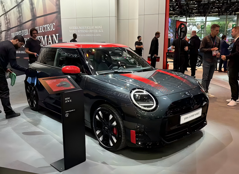 Hiina valmistatud elektriline mini Cooper, Aceman JCW seadistus