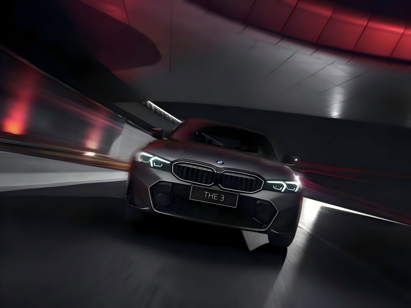 BMW 3 -seeria 50. aastapäeva piiratud väljaande ametlikud pildid on välja antud. Piiratud 2500 ühikuga ja varustatud eksklusiivse värviga jne.
