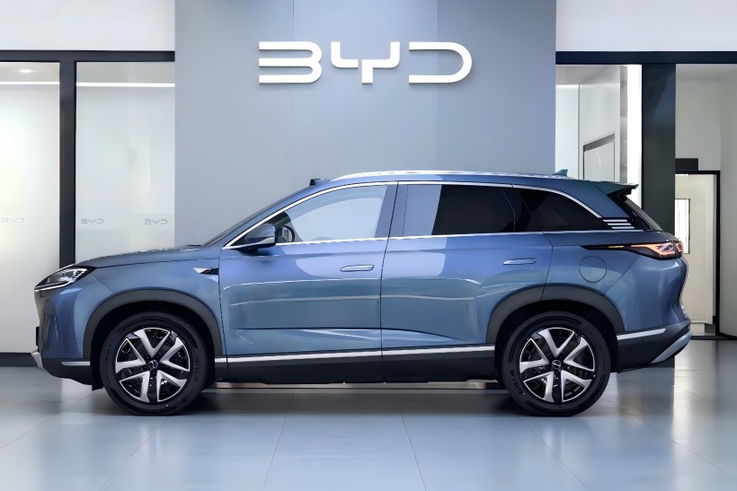 BYD SEAL 07 DM-I intelligentne sõiduversioon, mille hinnanguline alghind on 250 000 jüaani ja eeldatavasti jõuab turule varsti, on jõudnud edasimüüjatesse.