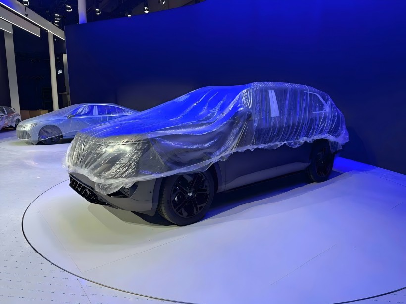 Koha uurimine 2025. aastal Shanghai Auto Show: Kahtlustatud häälestatud Teramont Pro -sõiduk, mis on varustatud suitsutatud spordikomplektiga