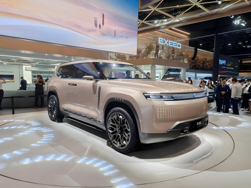 2025 Shanghai autonäitus: Starway Tianji kontseptsiooniauto avalikustati, paigutatud suure 6 -kohalise vaba aja veetmise maasturina